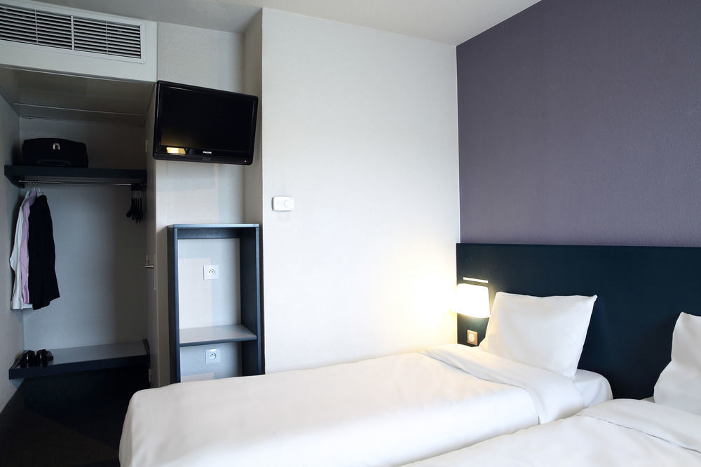 B&B Hotel Єр Екстер'єр фото