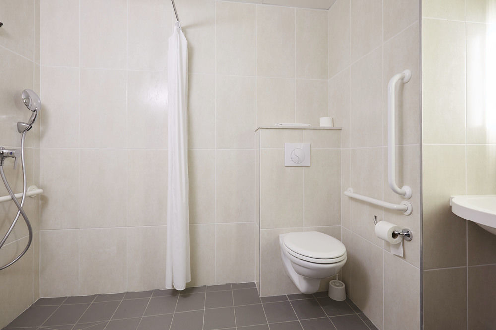 B&B Hotel Єр Екстер'єр фото